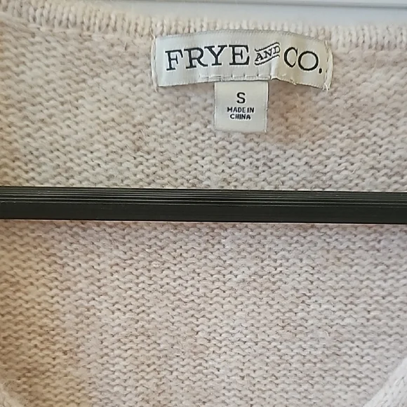 FRYE AND CO. Women's V-Neck Sweater in Cream - Picture 3 of 9